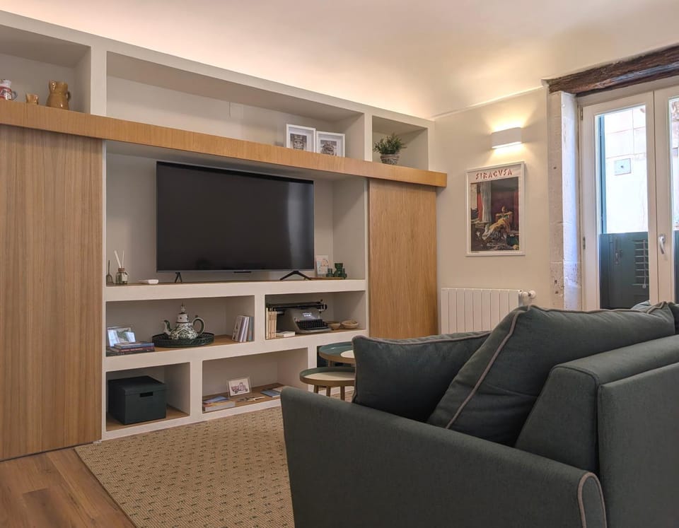 TV and multimedia, Living room, Seating area