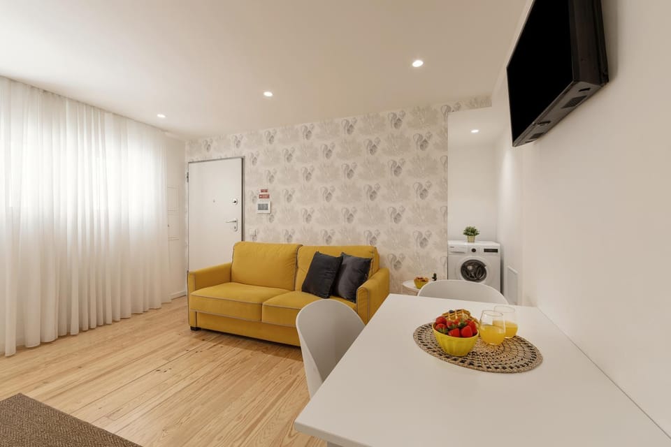 Communal lounge/ TV room, TV and multimedia, Living room, Dining area, washing machine