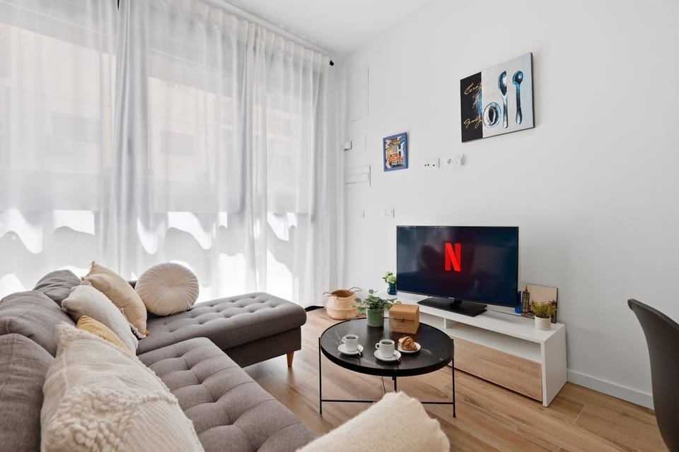 Communal lounge/ TV room, TV and multimedia, Living room, Evening entertainment
