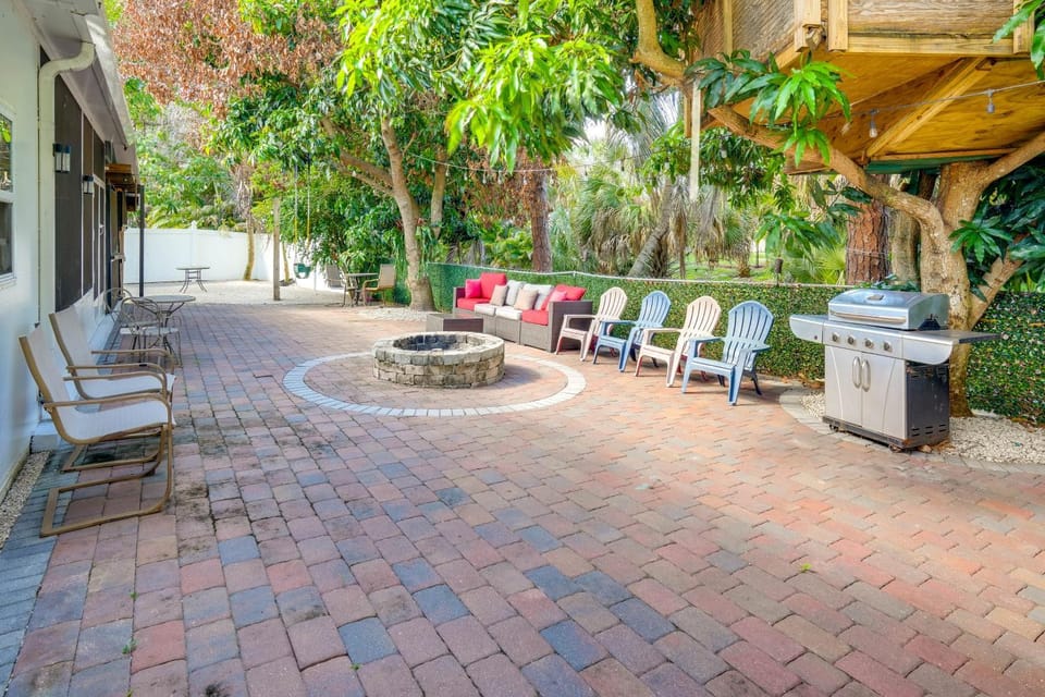 Games, Outdoor Kitchen: Port St Lucie Family Home House in Port Saint Lucie