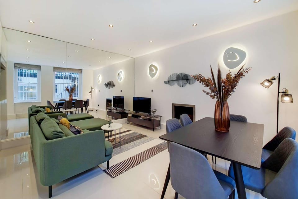 TV and multimedia, Living room, Seating area, Dining area