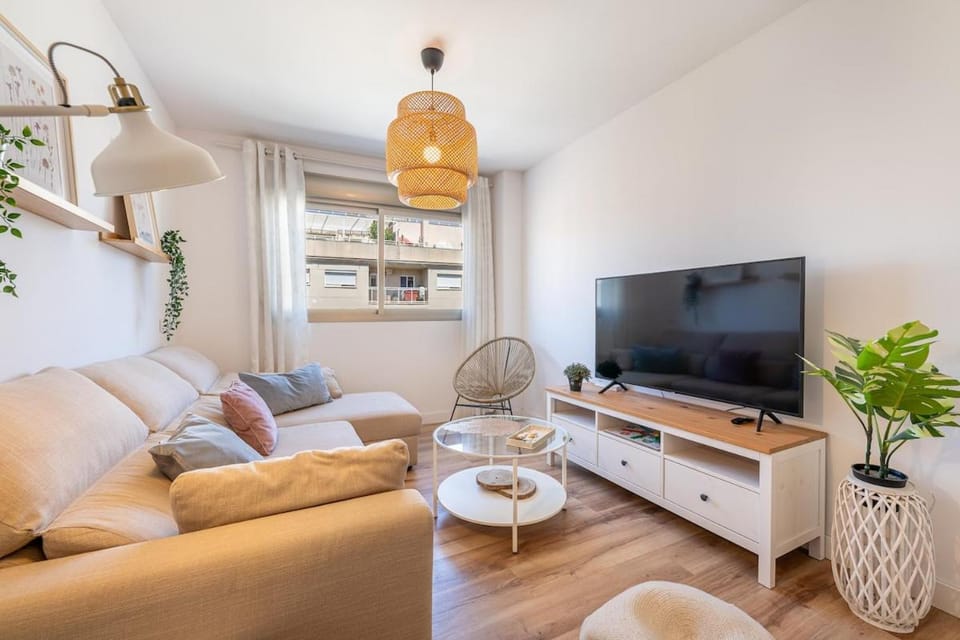 TV and multimedia, Living room, Street view