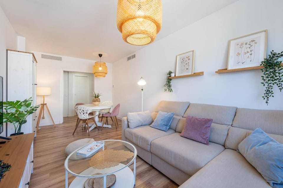 TV and multimedia, Living room, Dining area, City view