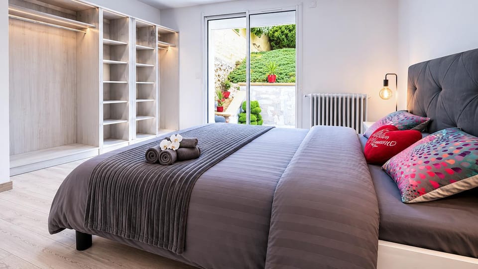 Bed, Photo of the whole room, Bedroom, heating