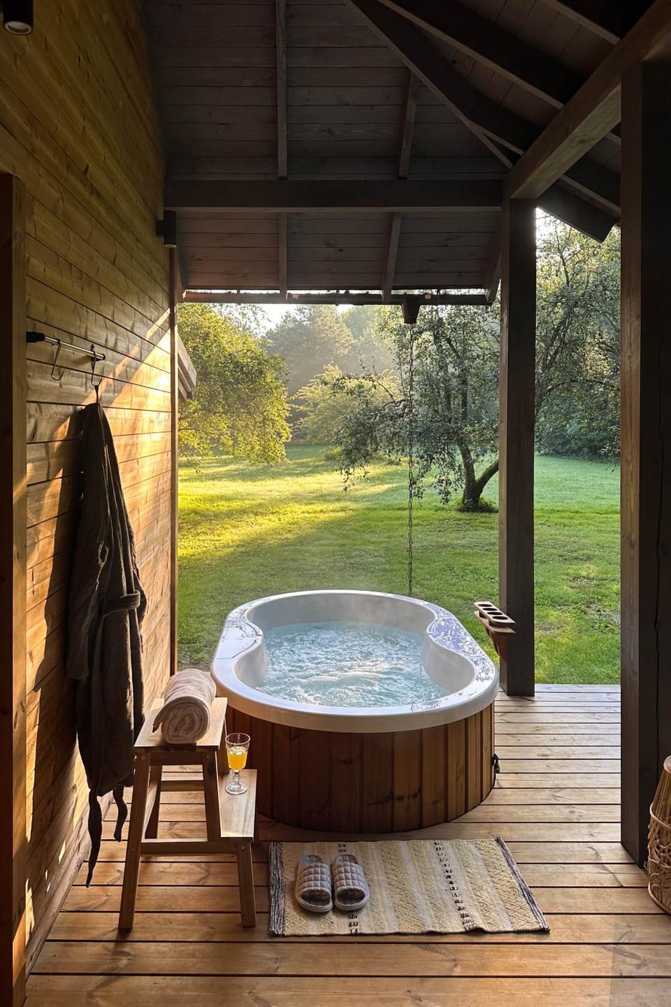 Garden, Hot Tub, Balcony/Terrace, Landmark view