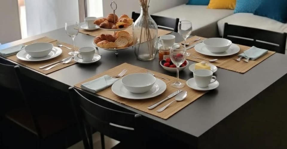 Coffee/tea facilities, Dining area, Breakfast