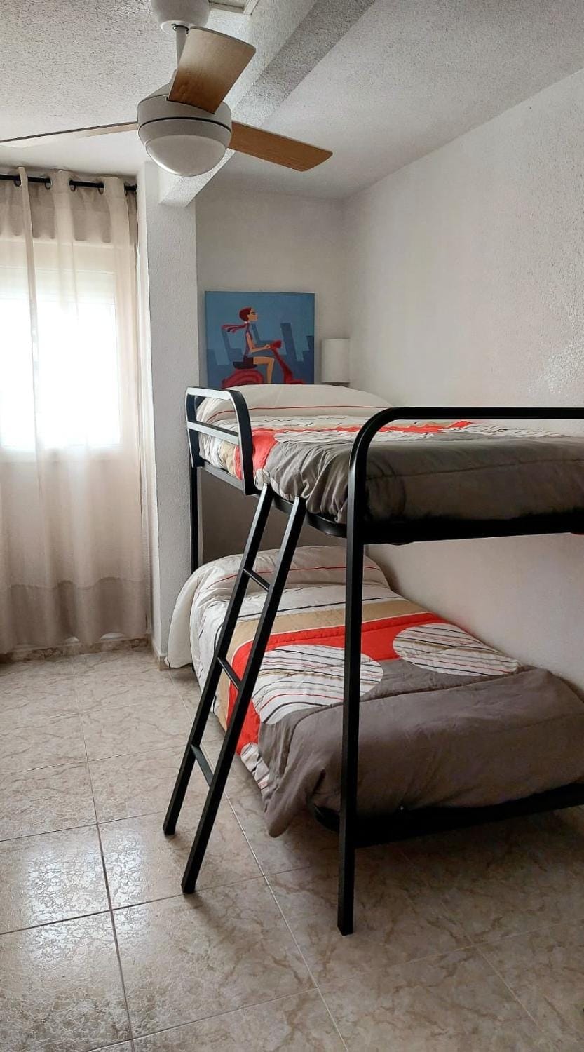 Bedroom, bunk bed