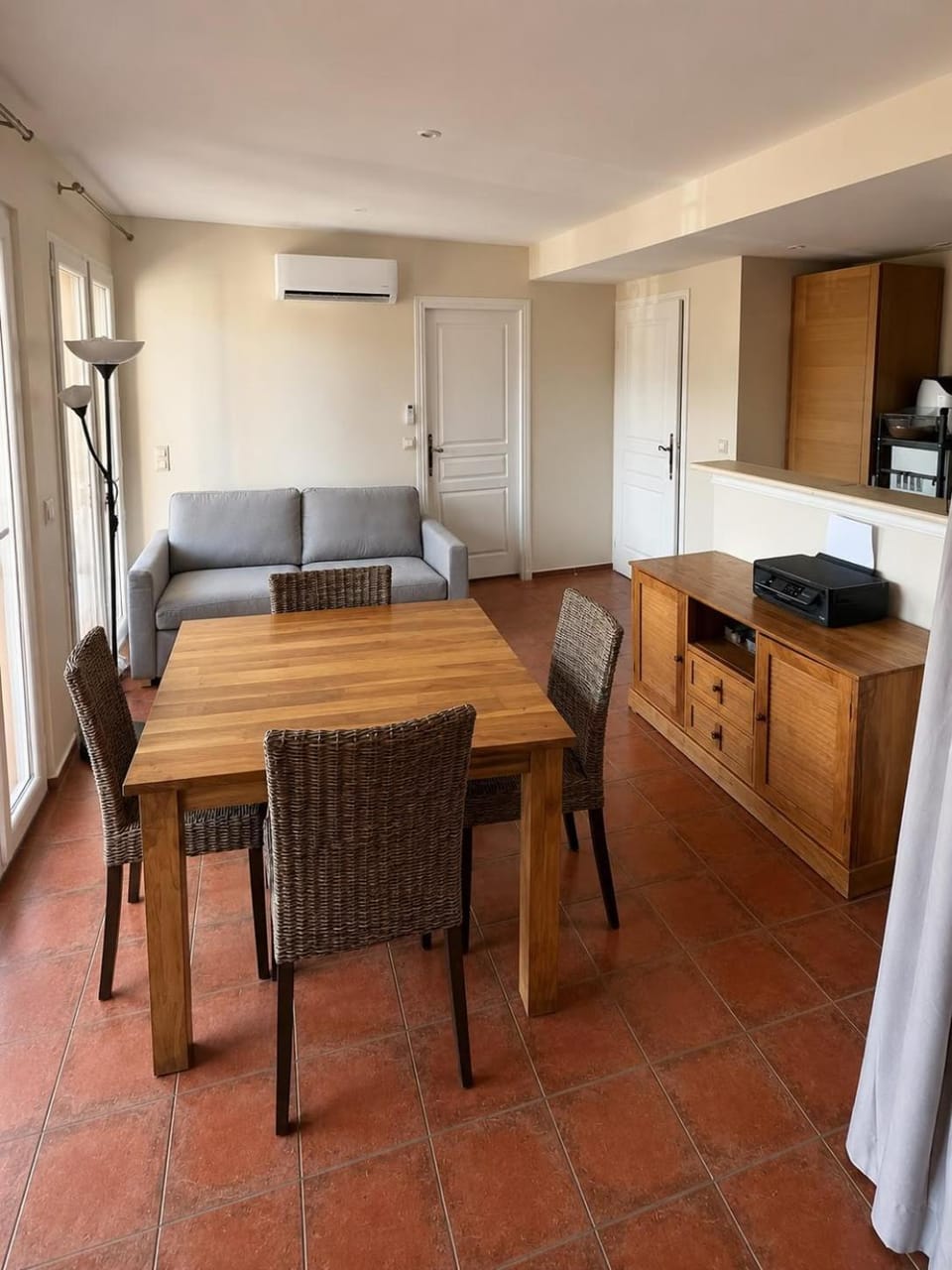 Living room, Dining area, air conditioner