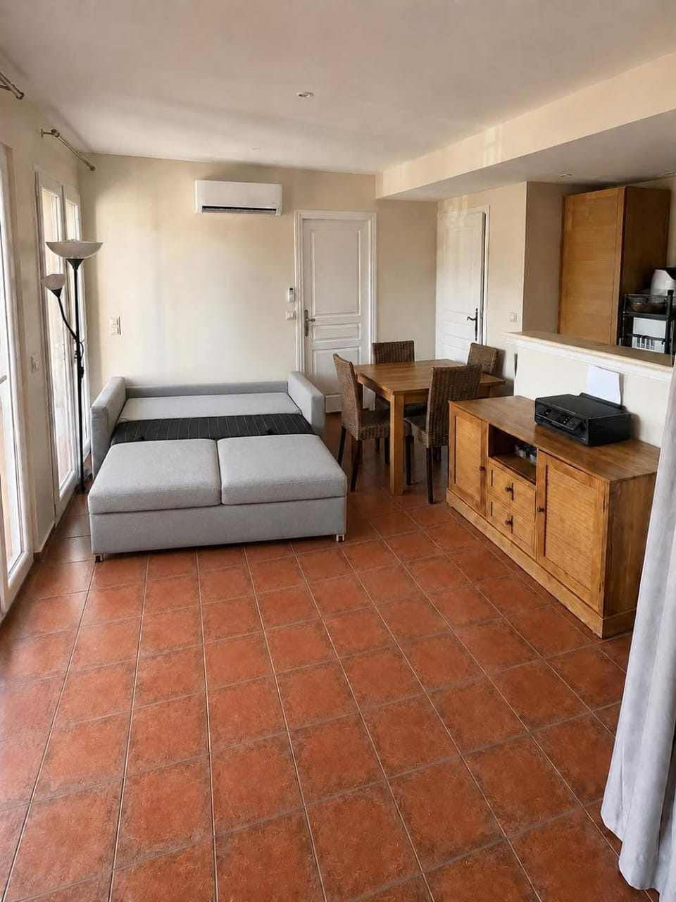 Living room, Dining area, air conditioner
