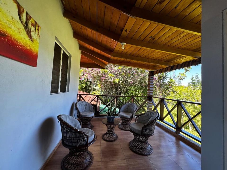 Eco Villa Piscina Bar Billar Fogata BBQ Río 8 min Villa in Jarabacoa