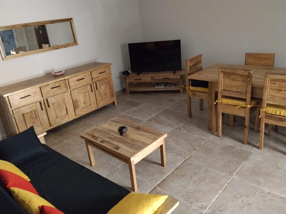 TV and multimedia, Living room, Dining area