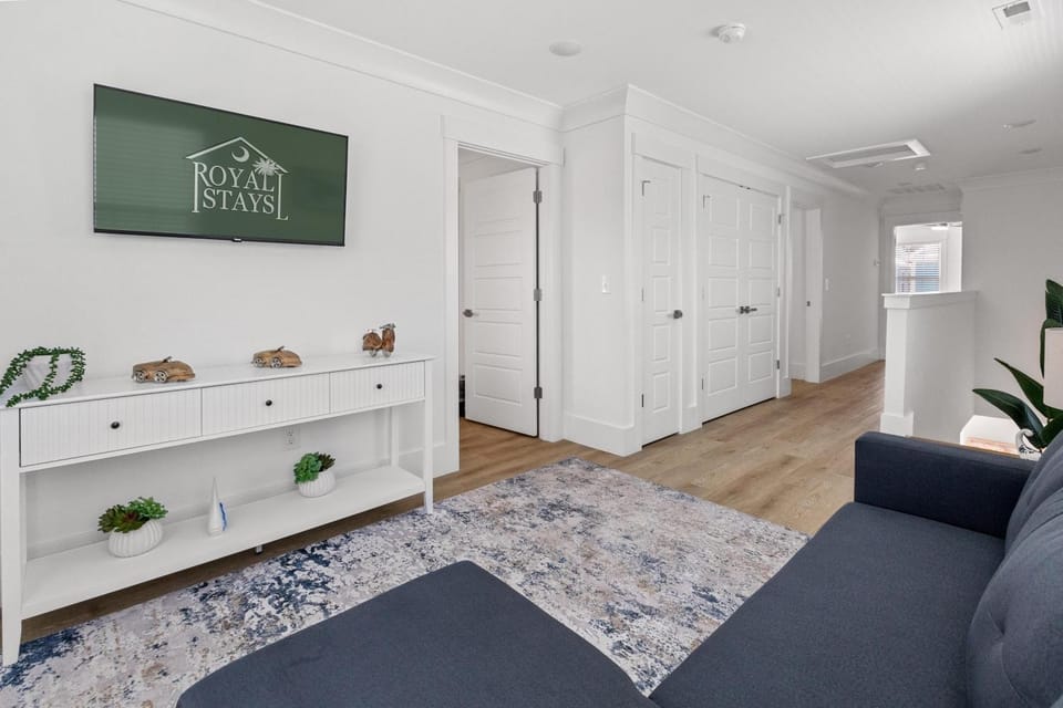 Coastal Mod-Steps to Beach-Pet Friendly House in Myrtle Beach