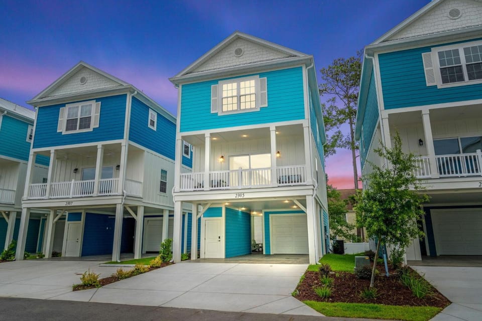 Coastal Mod-Steps to Beach-Pet Friendly House in Myrtle Beach