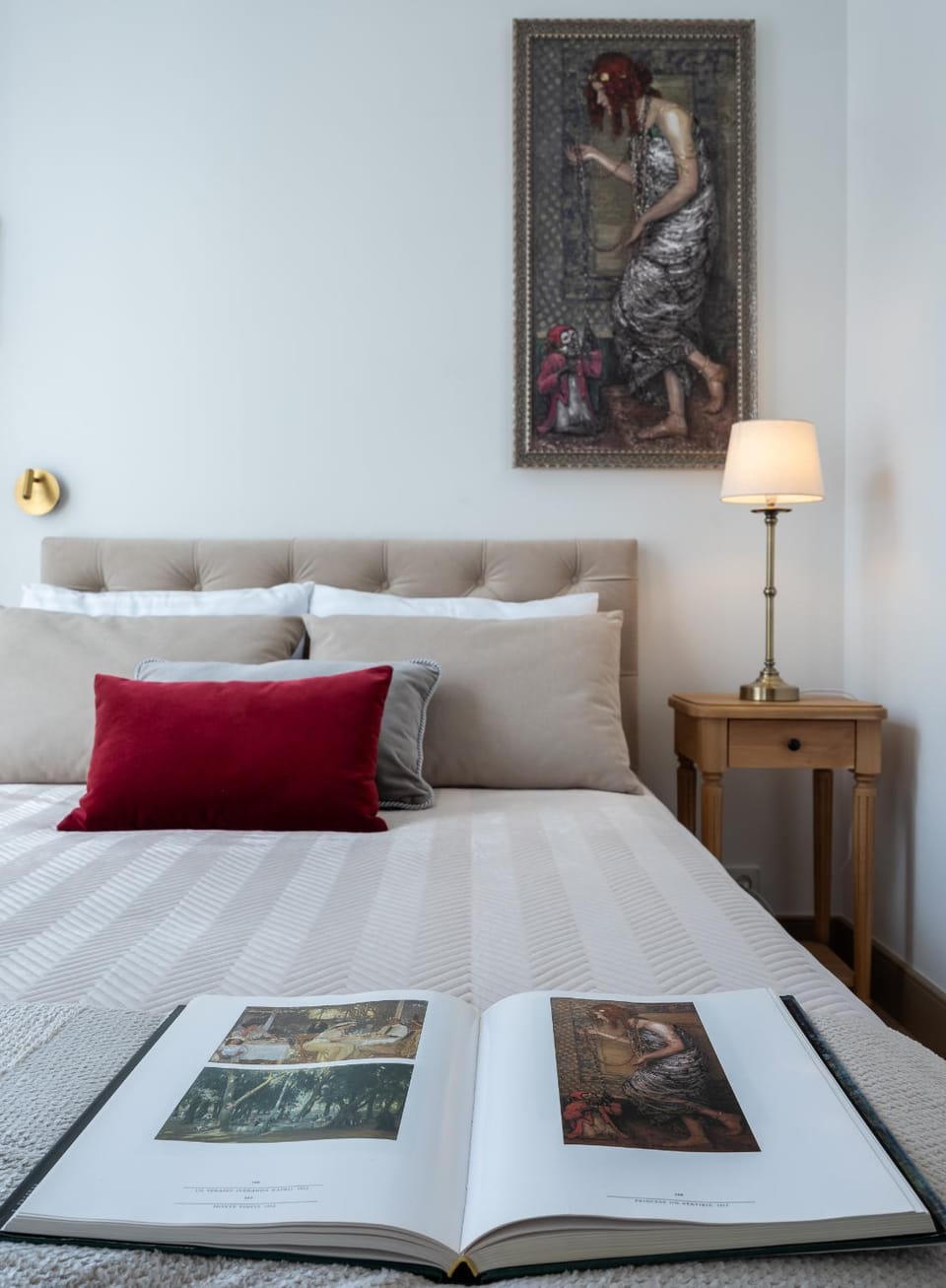 Bed, Photo of the whole room, Decorative detail, Bedroom
