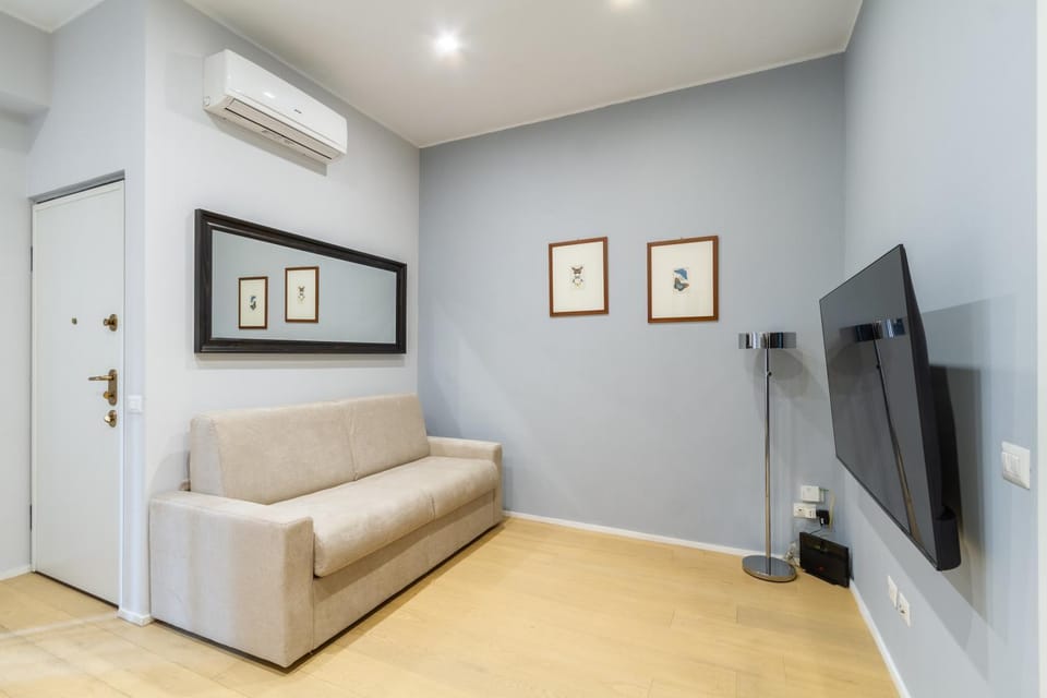 TV and multimedia, Living room, Seating area, Evening entertainment, air conditioner