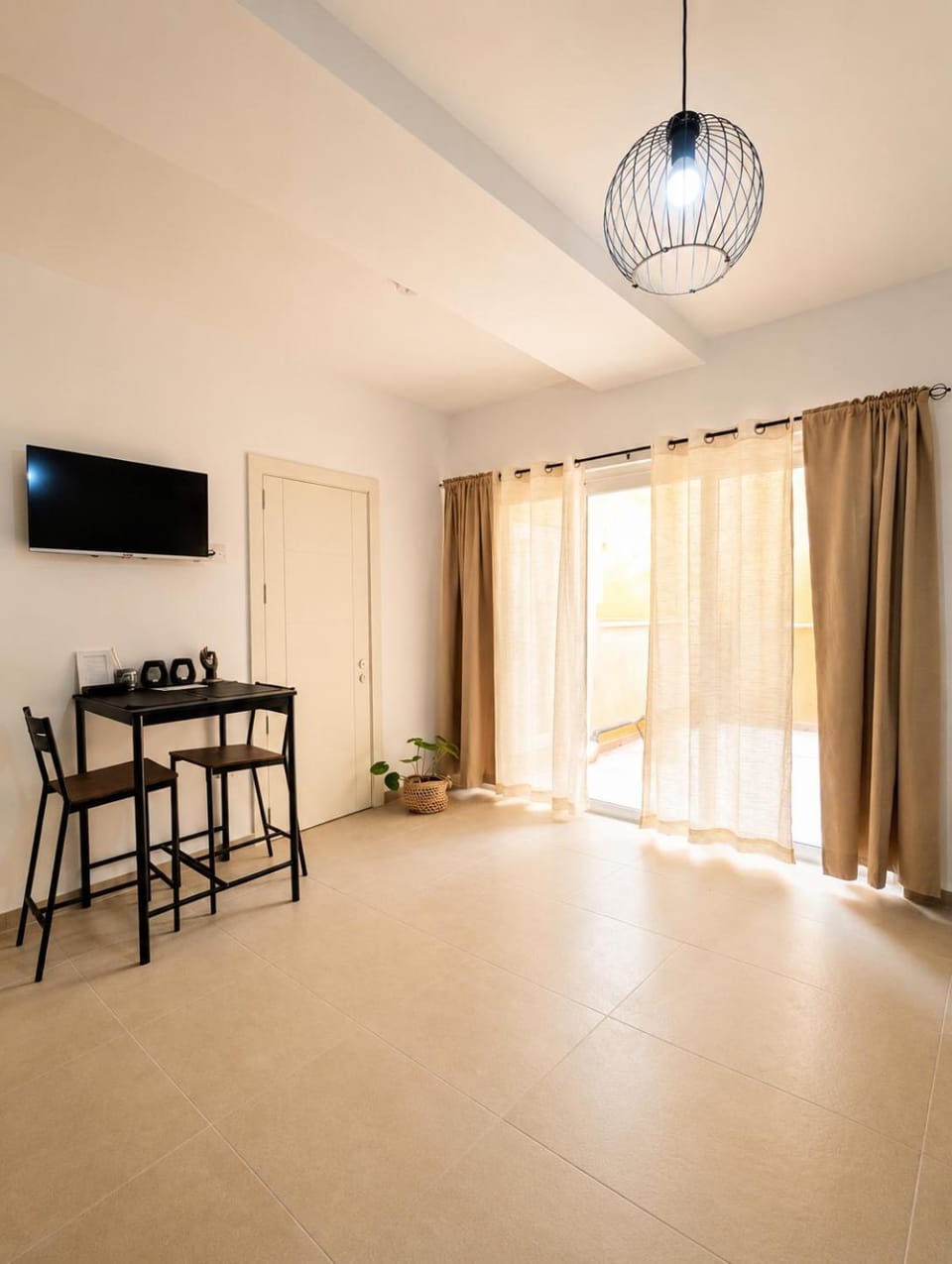 TV and multimedia, Dining area