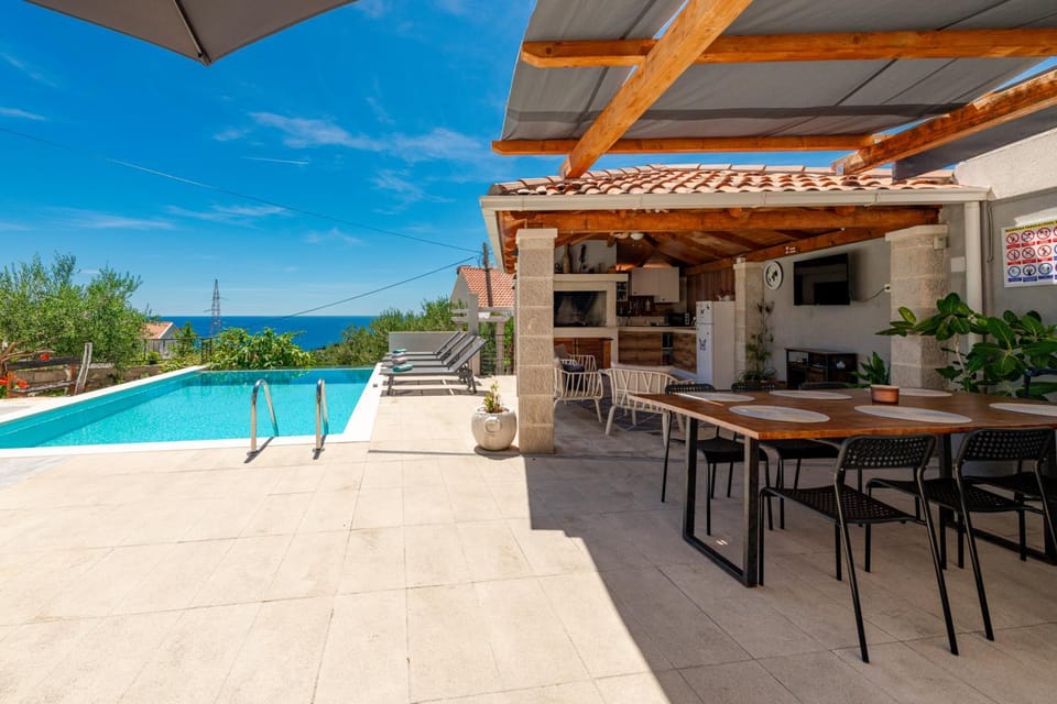 Property building, Patio, Day, Natural landscape, View (from property/room), Balcony/Terrace, Dining area, Pool view, Swimming pool, sunbed