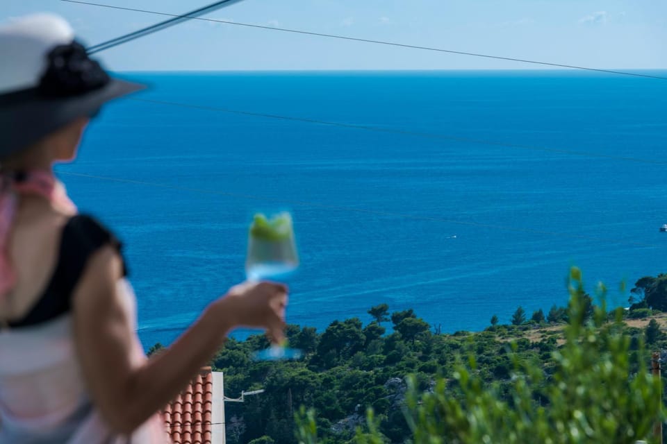 Day, People, Natural landscape, Food and drinks, Sea view, Drinks, Alcoholic drinks, group of guests