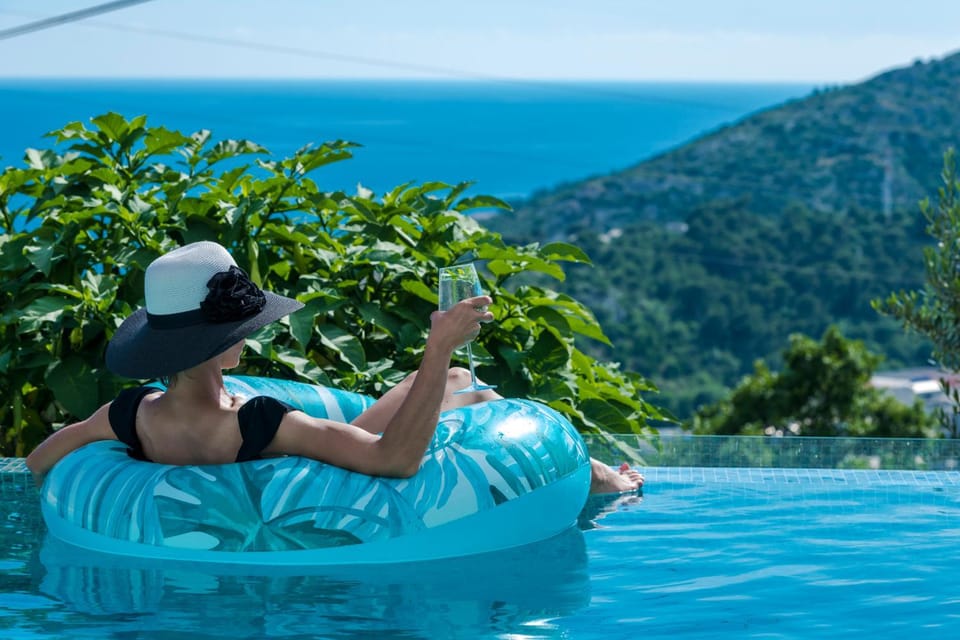 Day, People, Natural landscape, Mountain view, Pool view, Swimming pool, group of guests