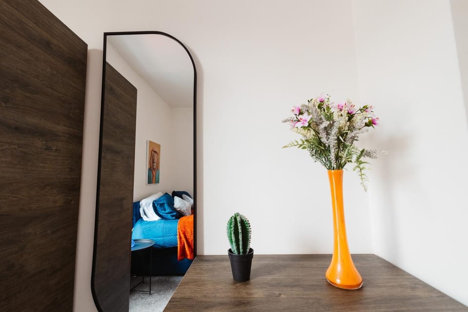 2 Bed House, 6 Separate Beds, Long Stays, Contractors House in Widnes
