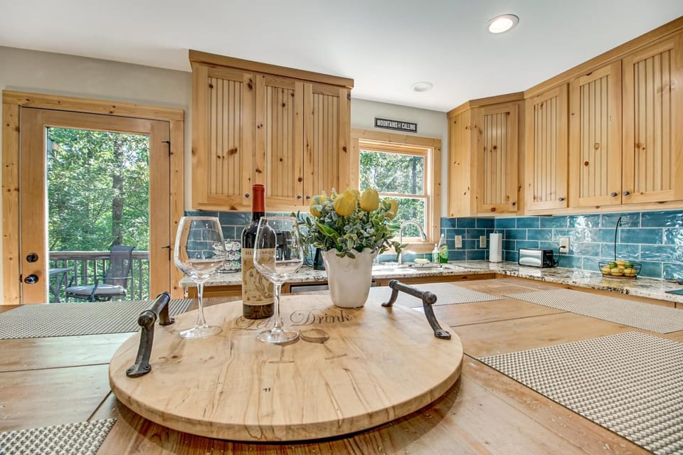 Hannah's Hideaway, Minutes to Dahlonega Square House in Georgia