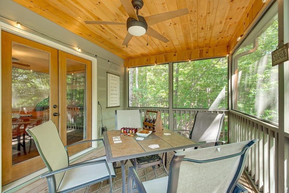 Hannah's Hideaway, Minutes to Dahlonega Square House in Georgia