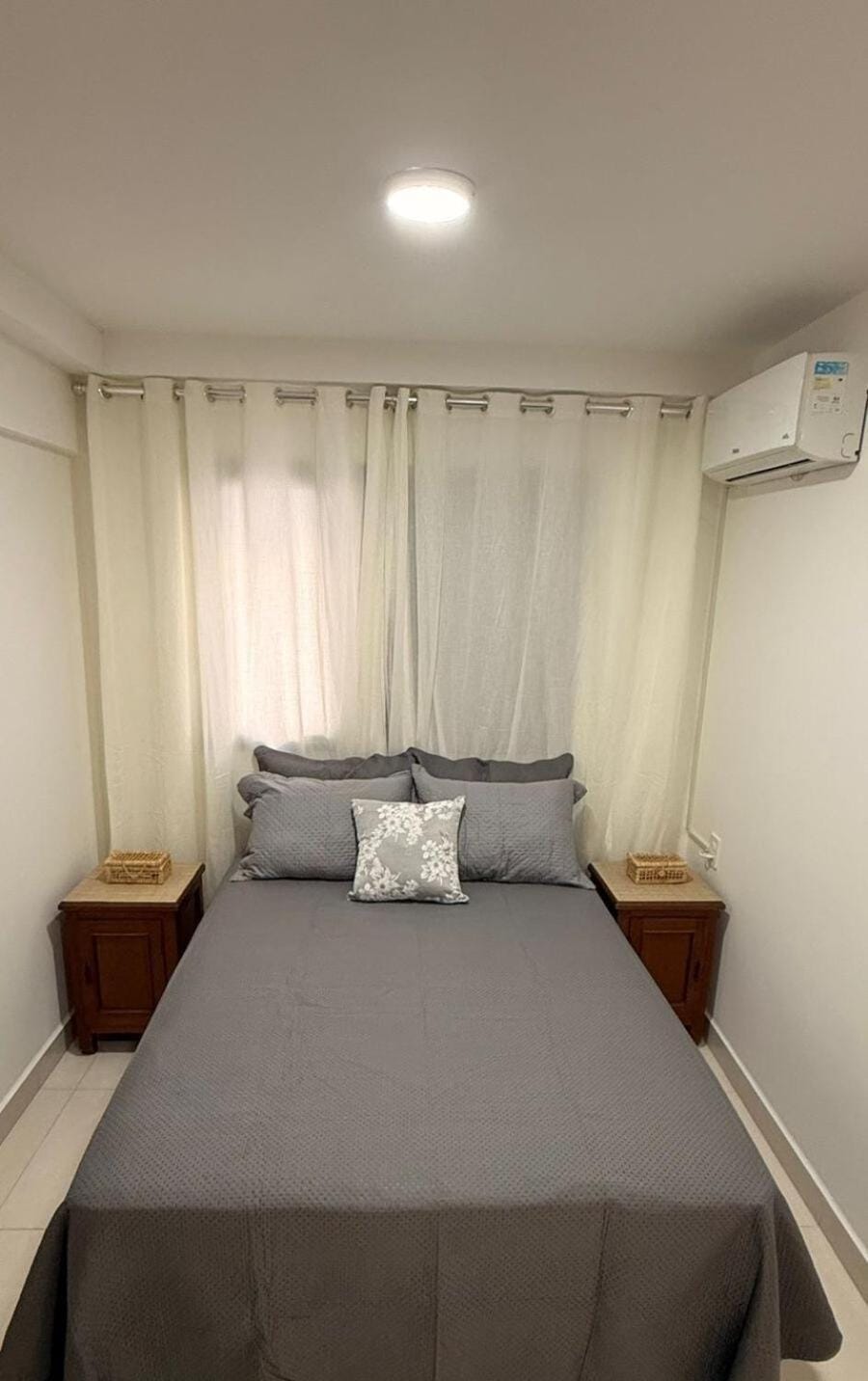 Bed, Photo of the whole room, Bedroom, air conditioner