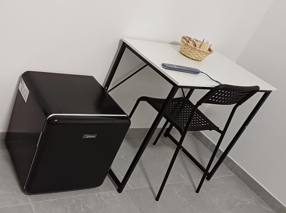 Dining area, minibar