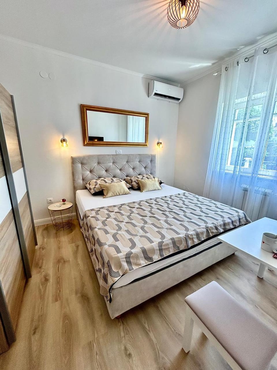 Bed, Bedroom, air conditioner
