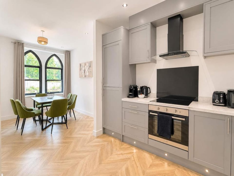 Beautiful House 2BR - Sleeps 6 - Free Parking - Huddersfield House in Huddersfield