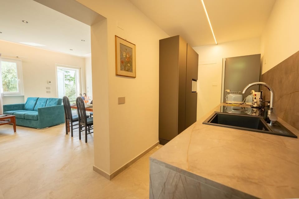 Kitchen or kitchenette, Living room