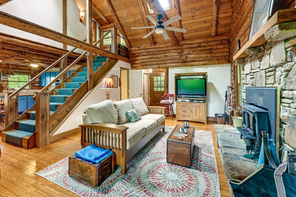 Unplug! Lake Toxaway Cabin w/ Dock Access Cabin in Gloucester