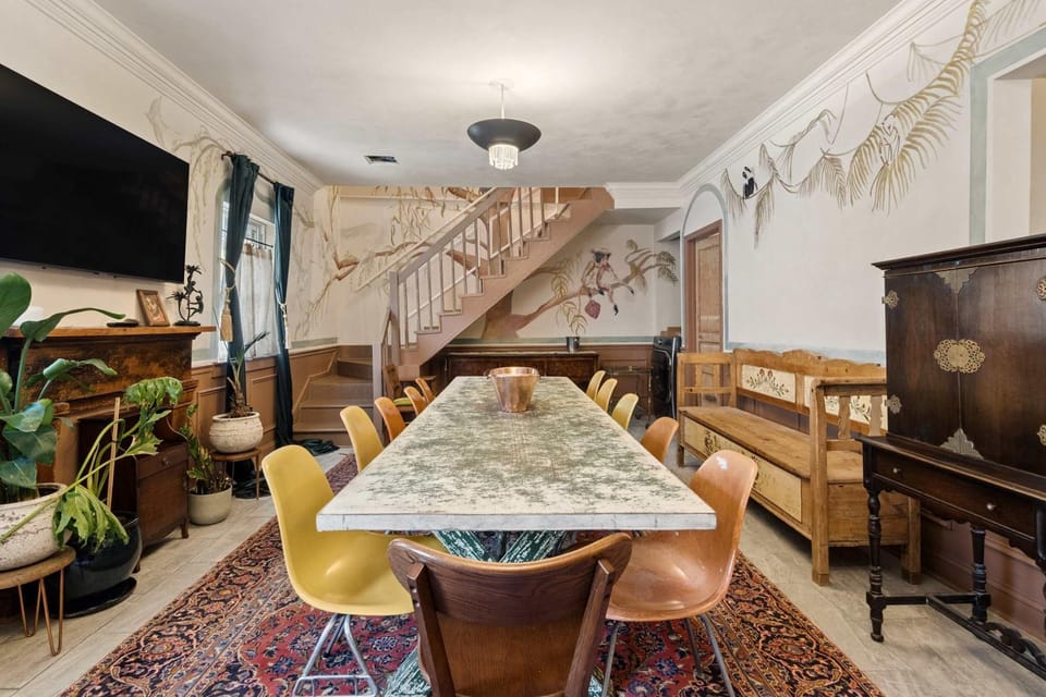 Historic 1840s Cottage Villa 2 min Steps from French Quarter 9br 7ba Bed and Breakfast in French Quarter
