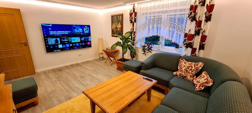 Communal lounge/ TV room, Living room, Seating area