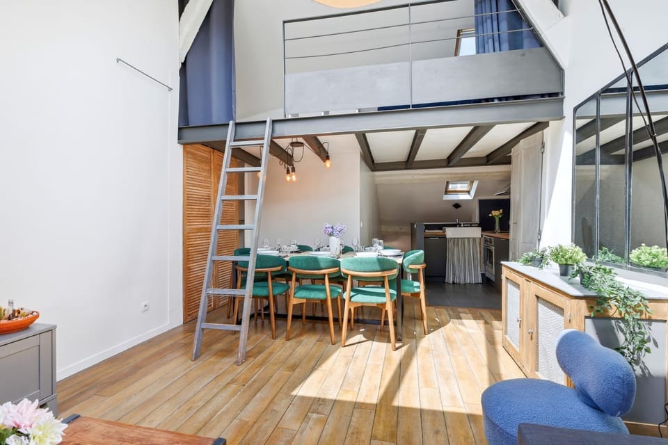 Day, Living room, Seating area, Dining area