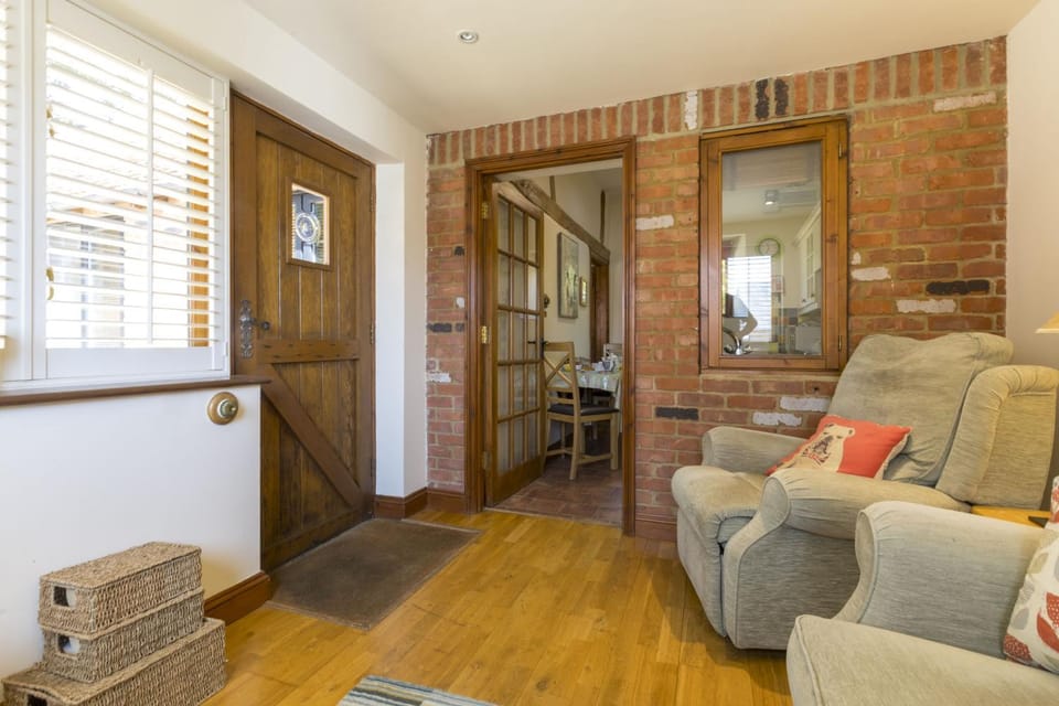 Facade/entrance, Living room, Seating area