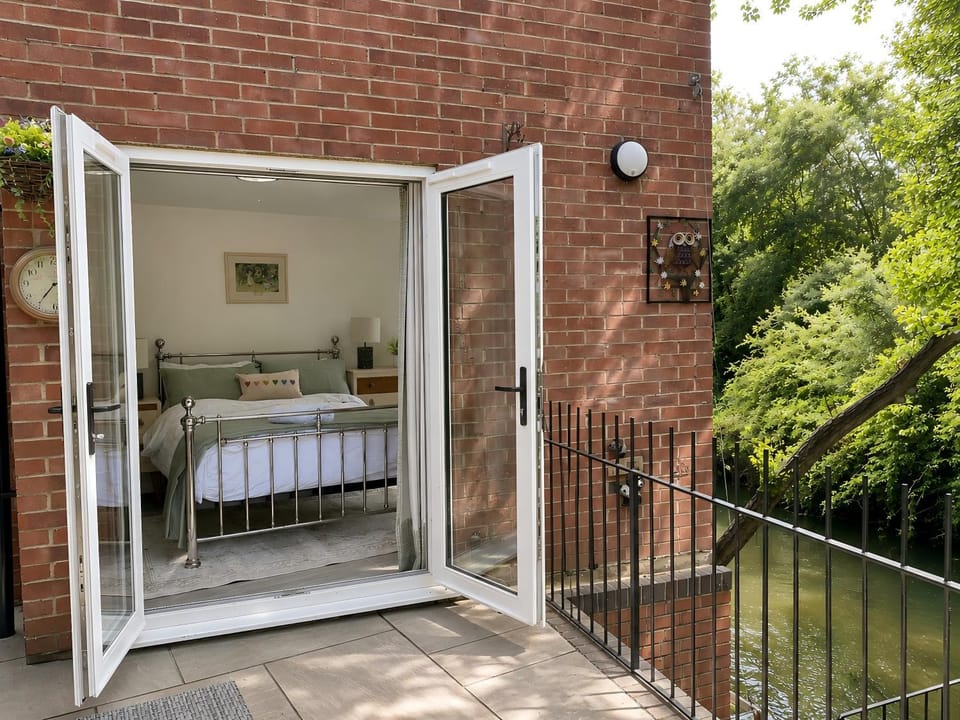 Property building, Patio, Patio, Garden, Garden, Bedroom, River view, River view