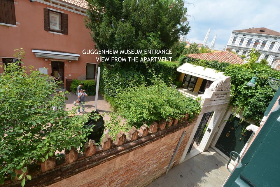 Day, Street view