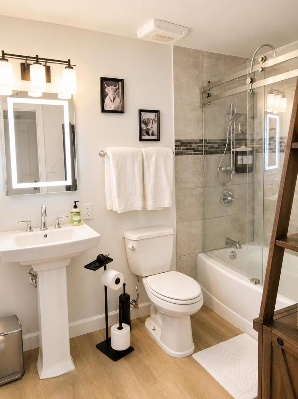 Shower, Toilet, Bathroom, Bath, towels