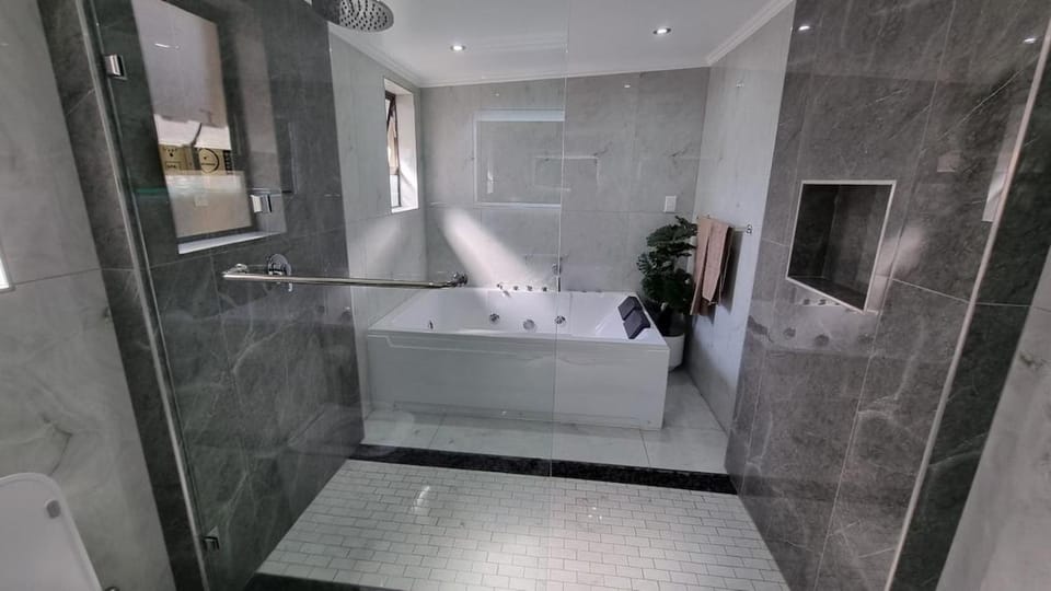 Shower, Hot Tub, Bathroom
