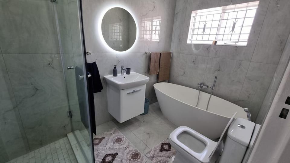 Shower, Toilet, Bathroom, Bath