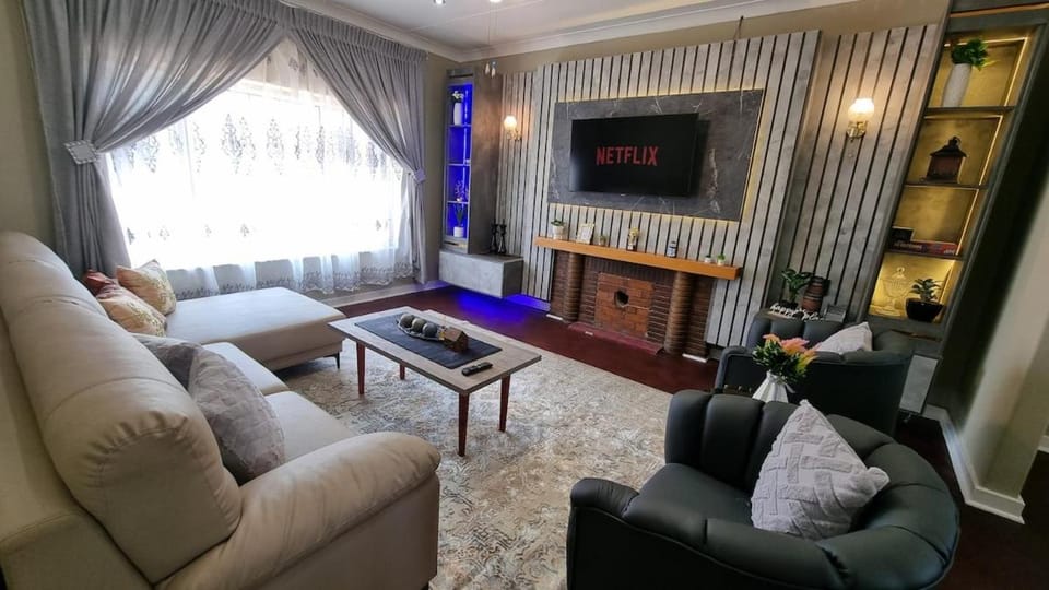 TV and multimedia, Living room, Family