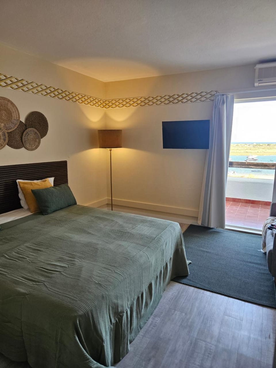 Bed, TV and multimedia, Bedroom, air conditioner