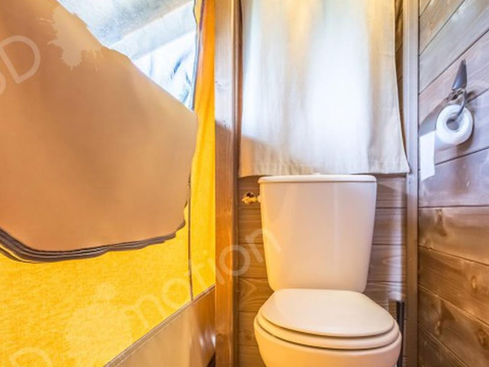 Bungalow toilé, animaux acceptés - 5 pers. - API-1-52-2781 Campground/ 
RV Resort in Bourgogne-Franche-Comté