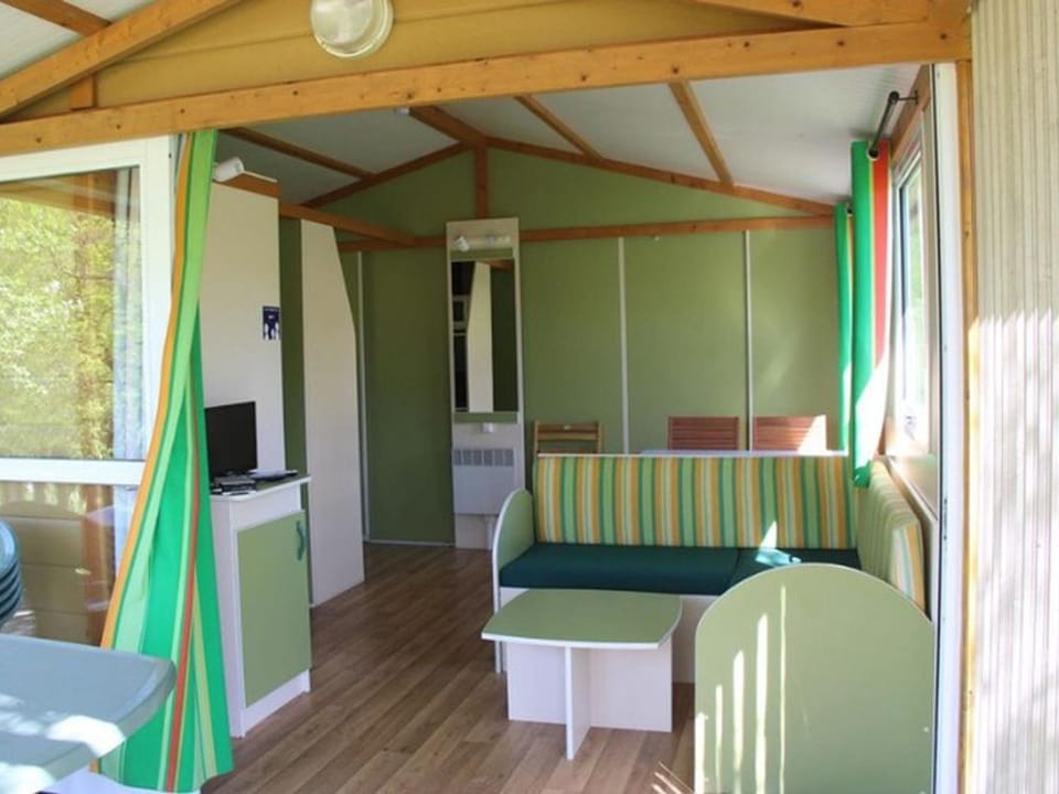 Chalet climatisé - 5 pers., animaux OK - API-1-52-2782 Campground/ 
RV Resort in Bourgogne-Franche-Comté