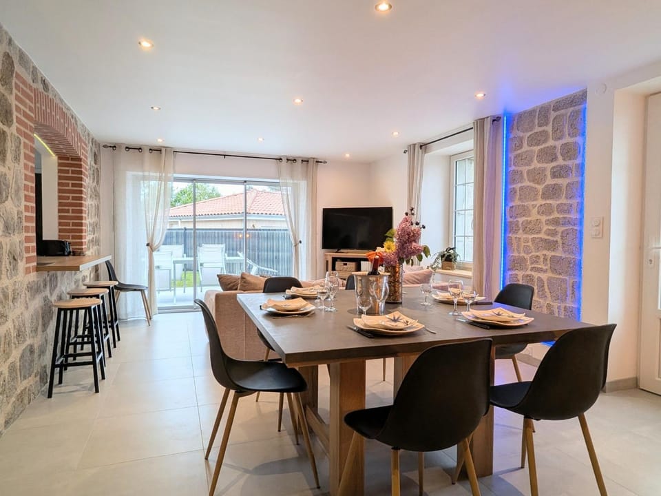 Maison avec piscine et animaux acceptés - 6 pers. - FR-1-582-549 House in Auvergne-Rhône-Alpes