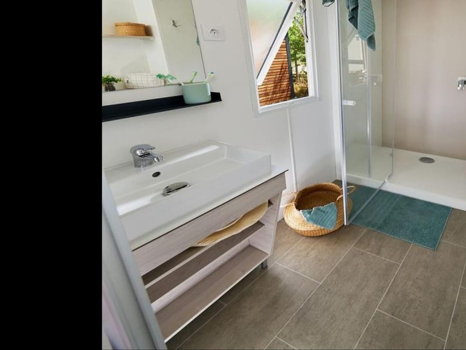 Mobil-home accueillant, animaux OK - 4 pers. - API-1-52-2779 Campground/ 
RV Resort in Bourgogne-Franche-Comté