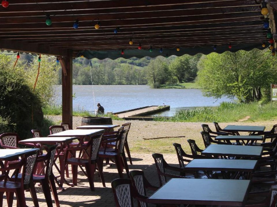 Mobil-home pour 6 pers., animaux OK - API-1-52-2789 Campground/ 
RV Resort in Bourgogne-Franche-Comté