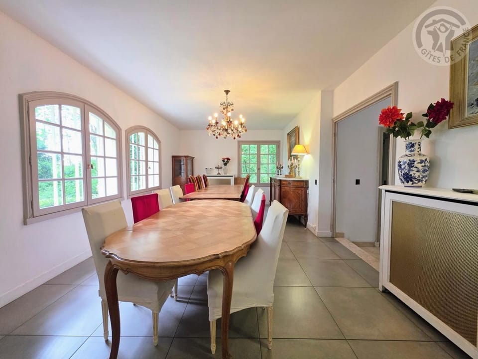 Villa spacieuse et paisible - 15 pers. - FR-1-527-119 House in Île-de-France