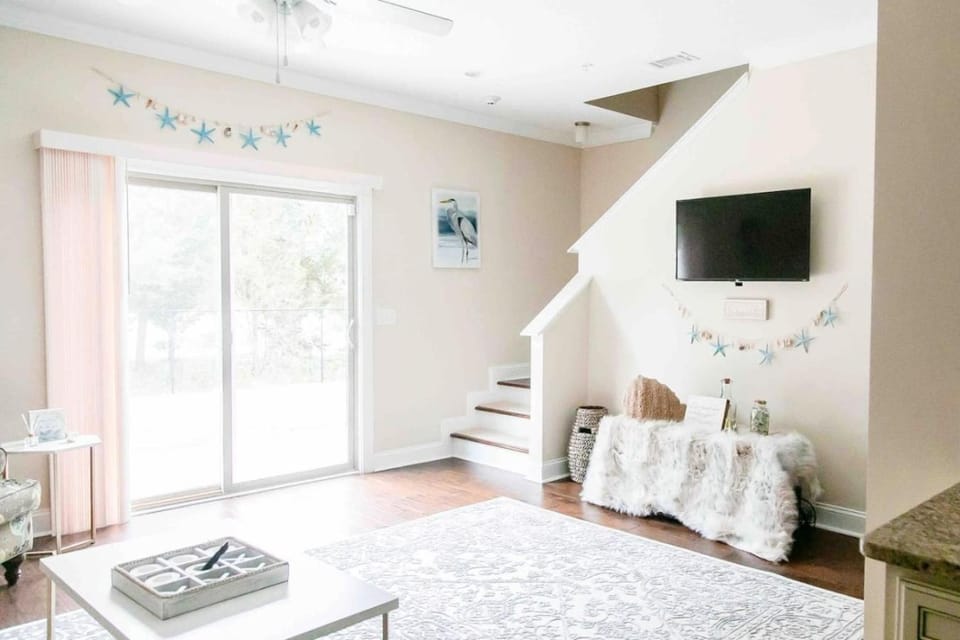 Pets Welcome, Central, Spacious St Simons Retreat House in Saint Simons Island